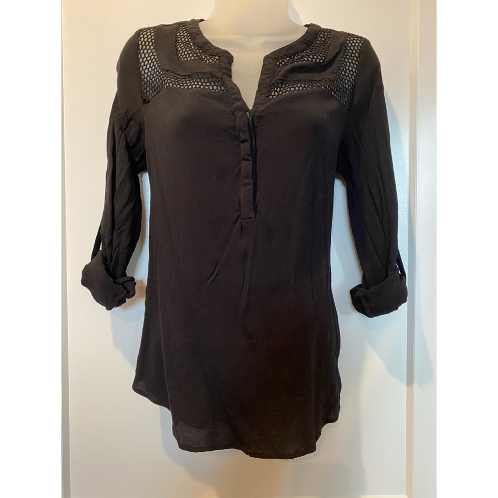 Shanon Mesh Detail V-Neck Top